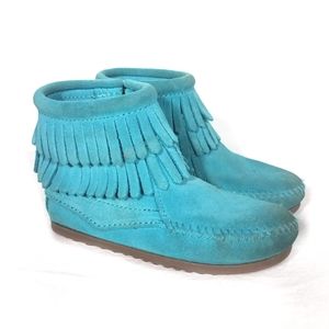 Girls Minnetonka fringe booties